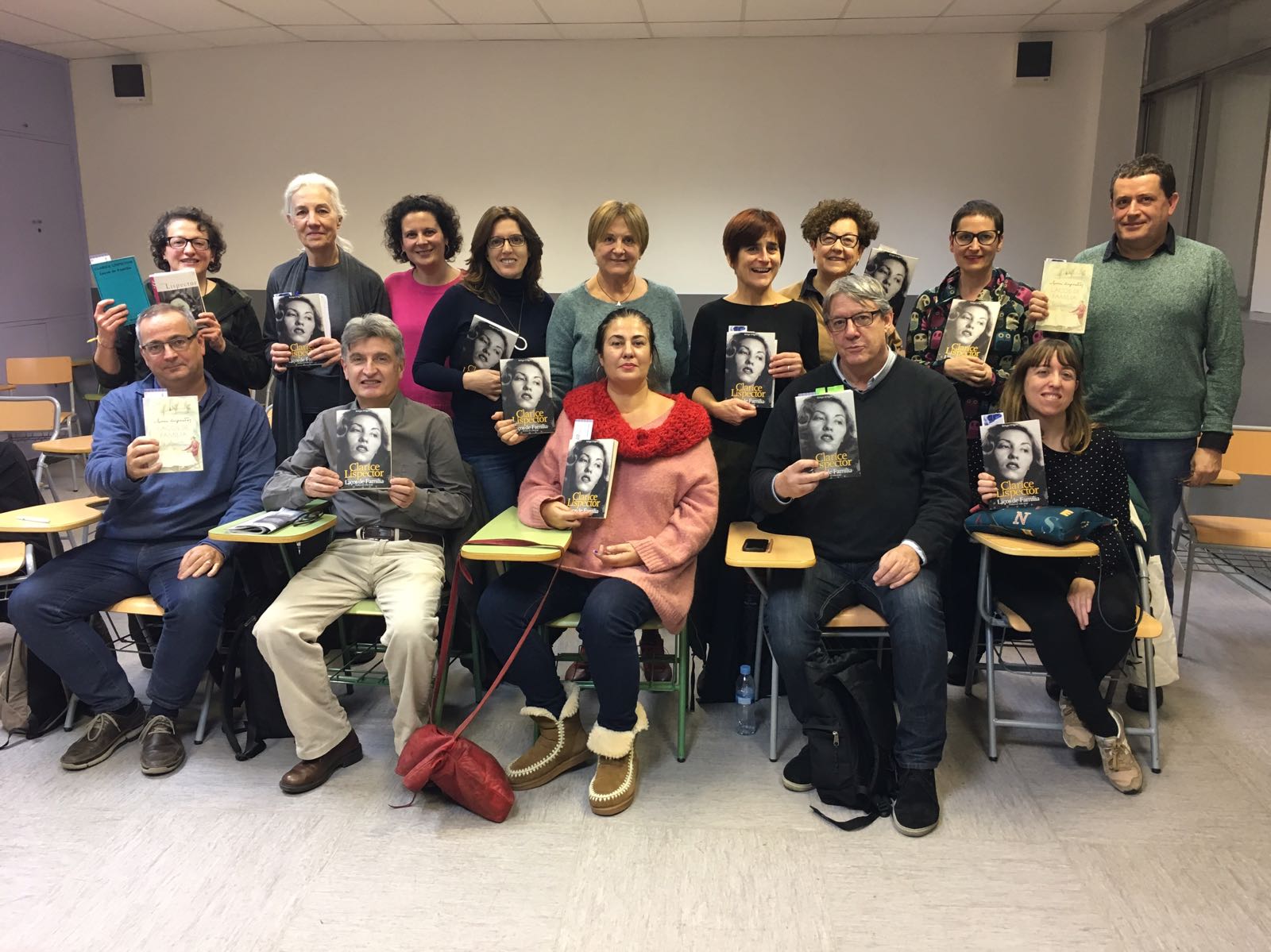 Ato final da Hora de Clarice - Clube de Leitura da Escola Oficial de Idiomas - Leitura de "Laços de família"